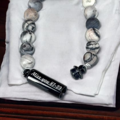 As-Armband kralen – Zwarte askamer | Eigen tekst