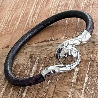 Atlantis - Damesarmband van 6mm rond Italiaans Valiano™ leer 2 Atlantis - Damesarmband van 6mm rond Italiaans Valiano™ leer - Afbeelding 2