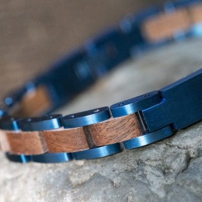 Imperium Blue – Blauw Houten Armband met Gravure - Afbeelding 4