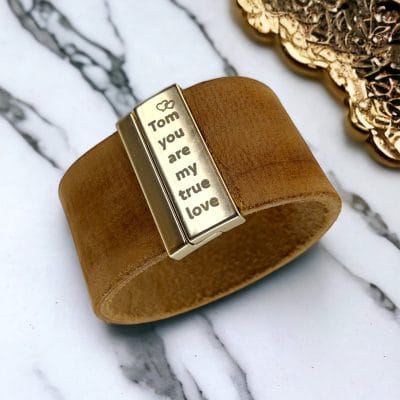 Brede leren armband + gravure (brons, goudkleurig of zilverkleurig) 2 Brede leren armband + gravure (brons, goudkleurig of zilverkleurig) - Afbeelding 2