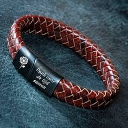 Reviews van Armband.nl en Armband.be 9 Cherry Rose roos armband Gevlochten leer met eigen gravure