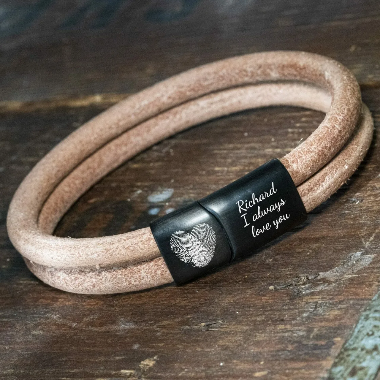 Dubbel licht leren armband met Vingerafdruk Hartje gravure