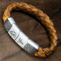 Reviews van Armband.nl en Armband.be 12 Dubbele vingerafdruk op armband Gevlochten licht bruin leer