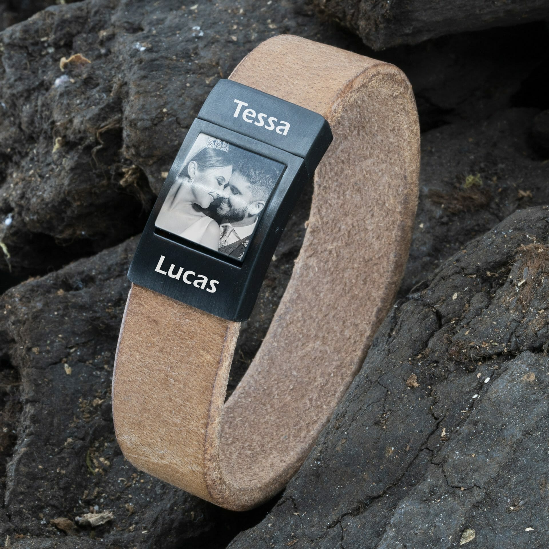 Fotoarmband met eigen Namen en Fotogravure - Beige leren Armband 1 Fotoarmband met eigen Namen en Fotogravure - Beige leren Armband