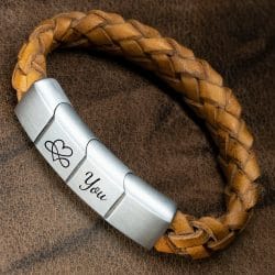 Reviews van Armband.nl en Armband.be 14 Gevlochten 4 namen armband licht bruin leer