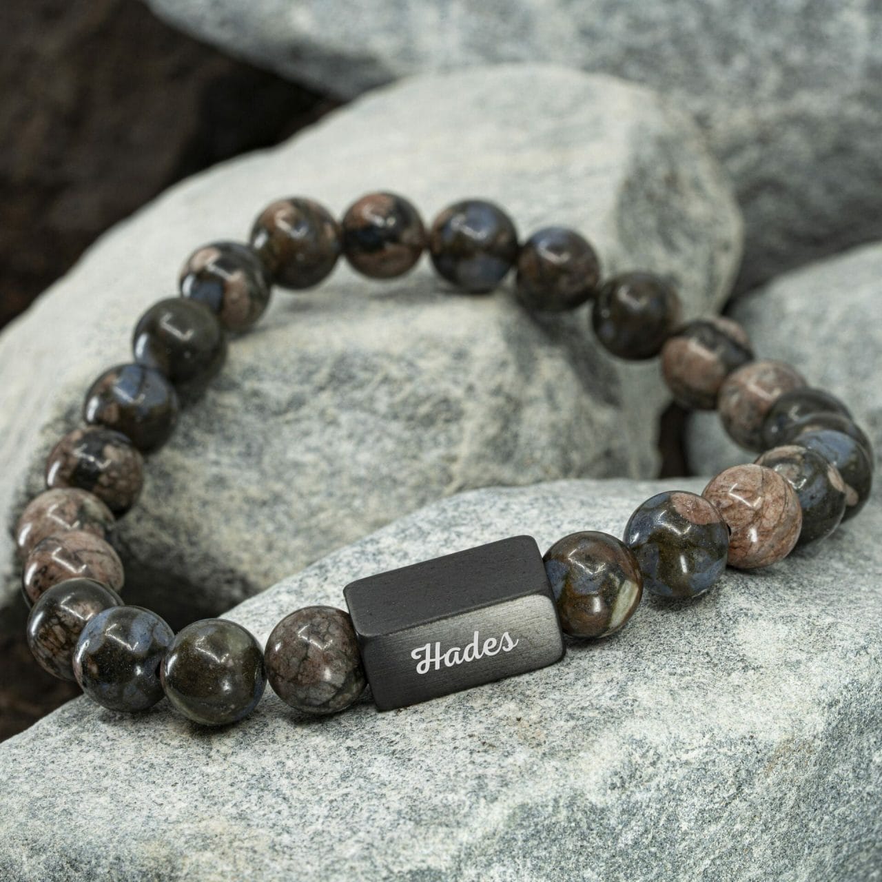 De 7 armband trends voor 2025 (voor dames en heren) 11 Hades - Zwarte Glaucofaan armband - Kralen 8mm
