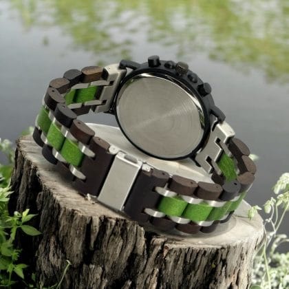 Herenhorloge van Zwart Metaal en Groen Hout achterkant