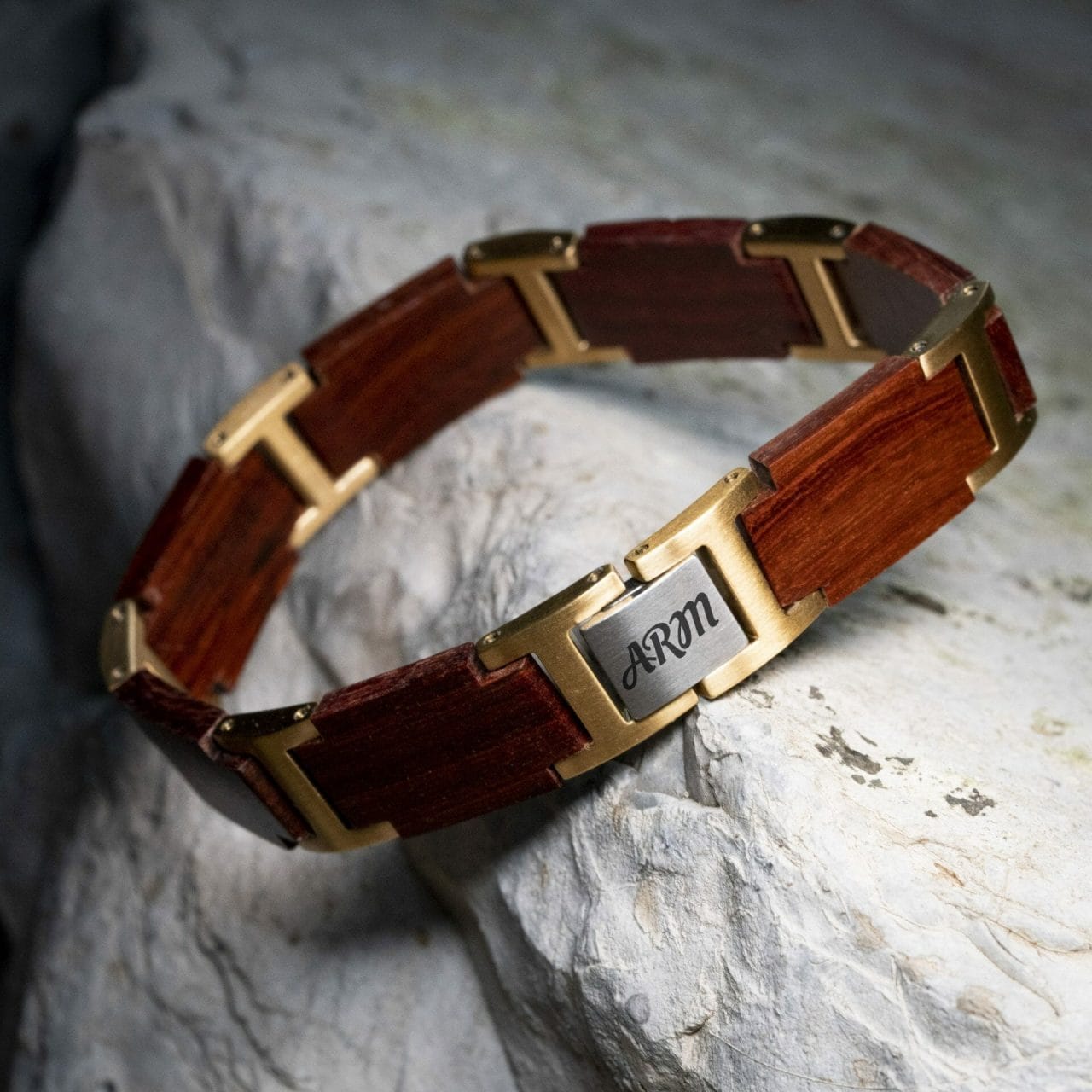 Ontwerp je eigen armband 8 Initialen armband voor Heren Sandalhout Goud Houten armband