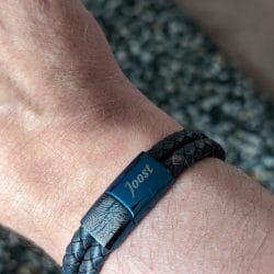 Dubbel gevlochten leren armband met hartjes en tekst gravure photo review
