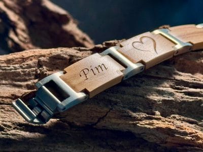 Titan Blue – Zwart Hout & Blauw RVS Armband met Gravure - Afbeelding 7