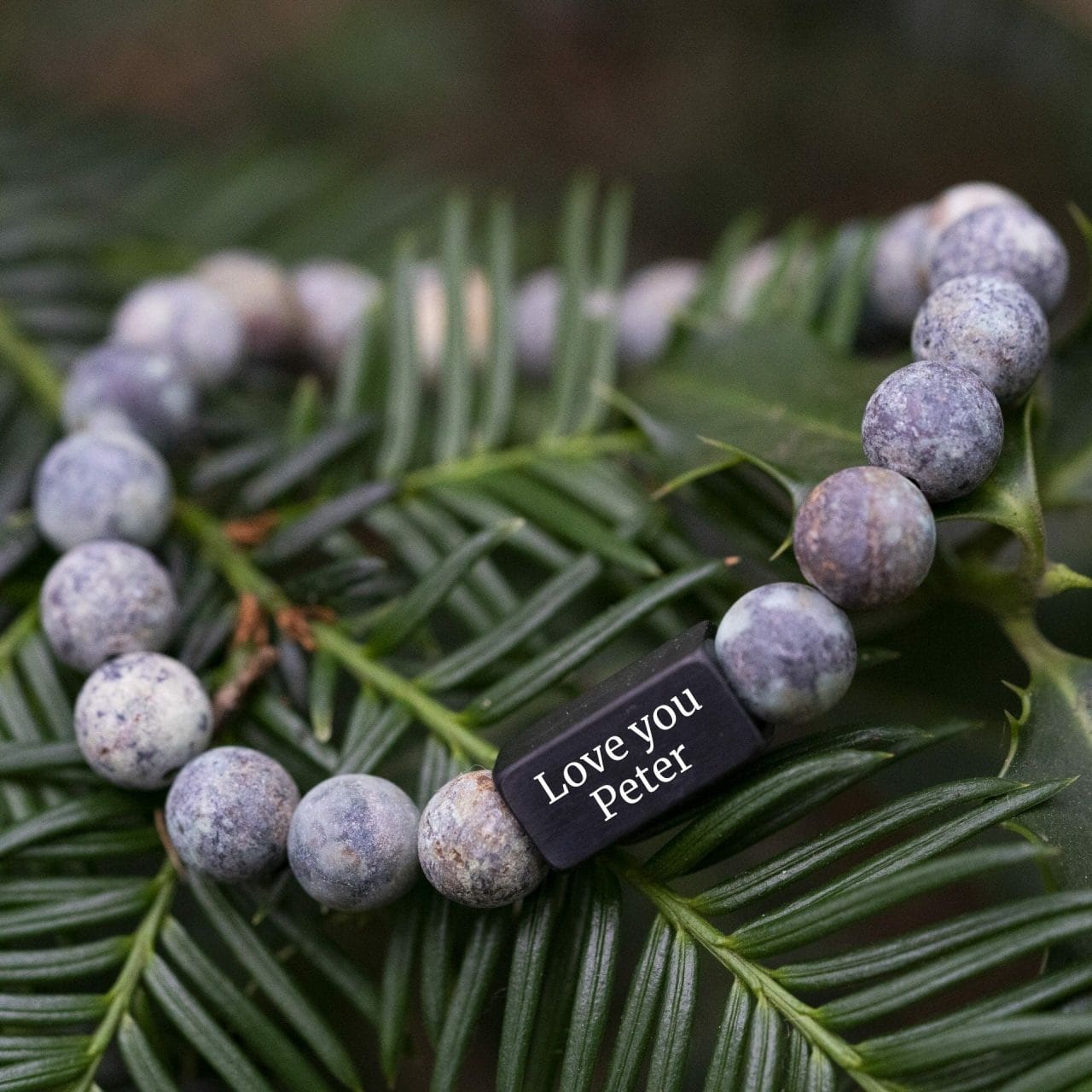 Ontwerp je eigen armband 14 Matte Turquoise Armband met Naamgravure – 8mm Natuursteen Kralen