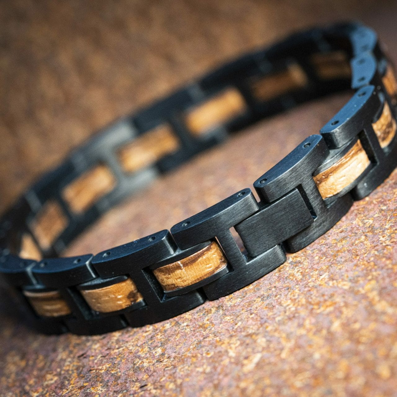 De 7 armband trends voor 2025 (voor dames en heren) 10 Matterhorn Zebrano Zwart Houten armband 1