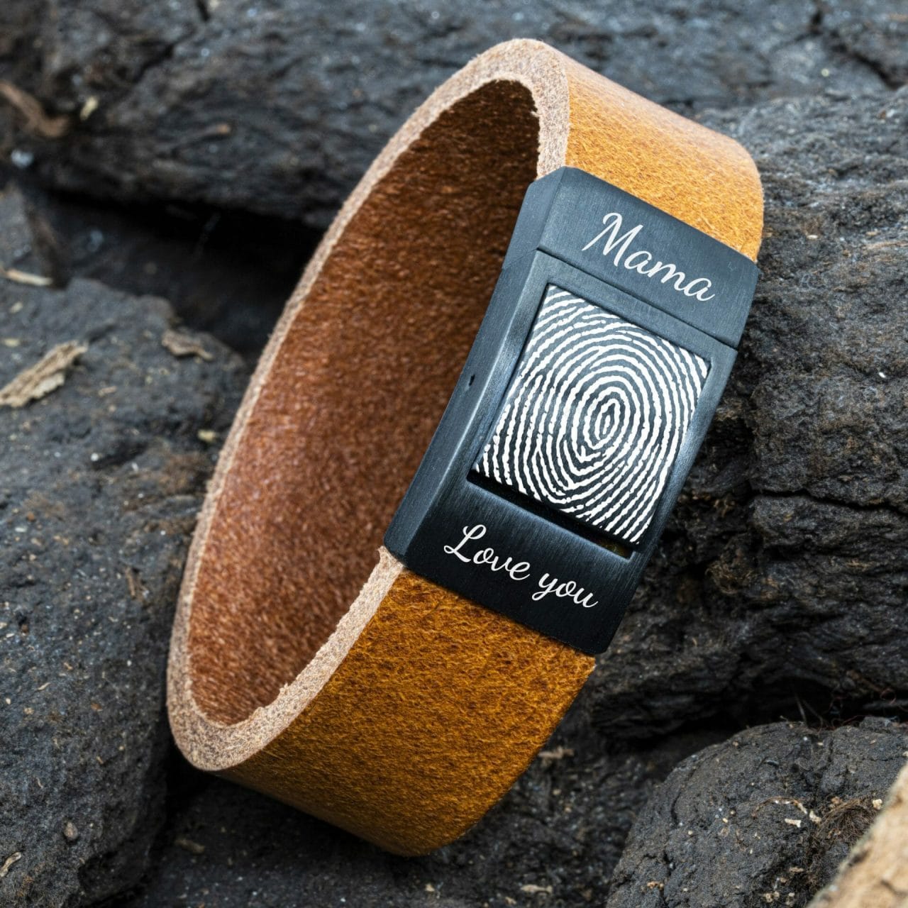 Moederdag-Vingerafdruk-Mama-Papa-gravure-op-leren-Armband-2