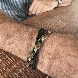 paracord armbanden om mannen pols