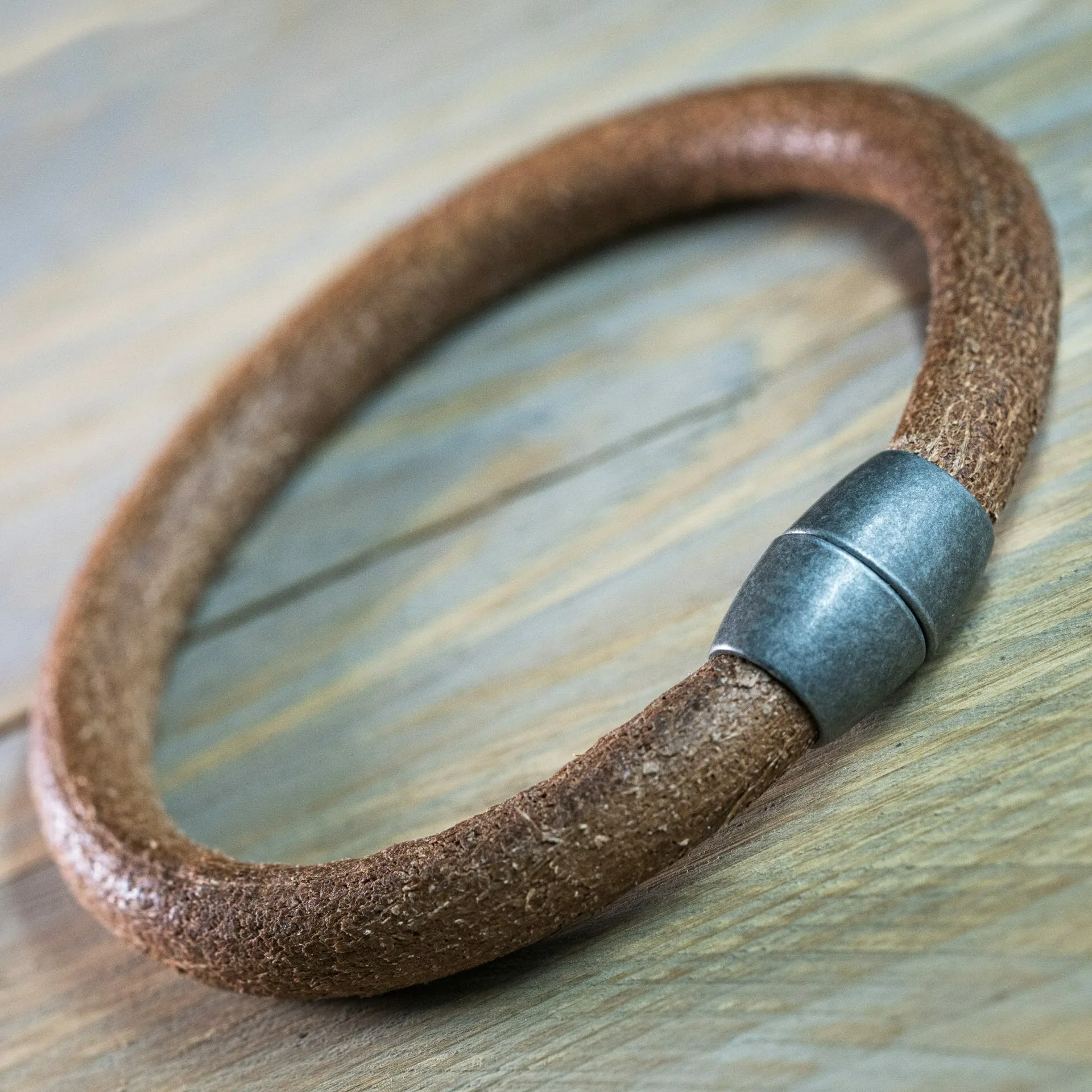 Robuuste Viking armband - rond licht bruin leren Armband 8mm