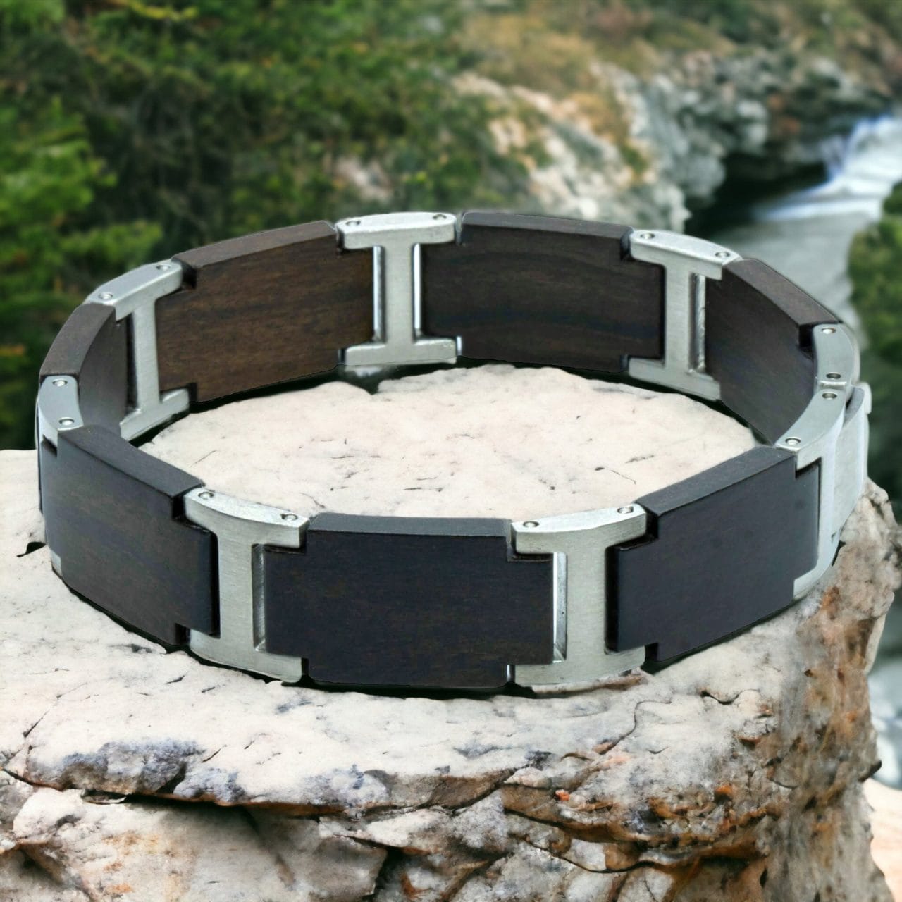 Ontwerp je eigen armband 3 The Eco System Ebbenhout RVS Houten armband Tekst Gravure