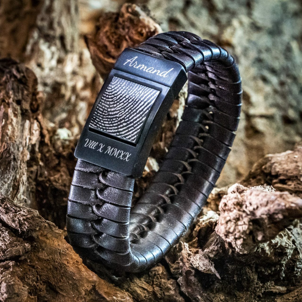 Ontwerp je eigen armband 36 Zwarte gevlochten vingerafdruk armband leer