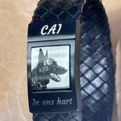 hond cai op leren armband gravure