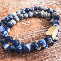 Blauwe kralen armband met gouden schakel