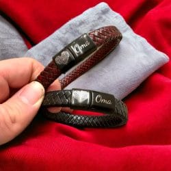 Dubbel gevlochten leren armband met hartjes en tekst gravure photo review